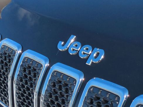 Used 2020 Jeep Cherokee Limited image 12