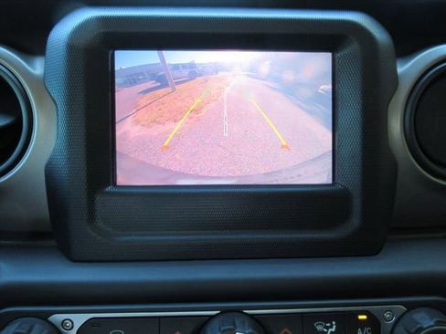 Used 2020 Jeep Wrangler Sport AWD/4WD image 27
