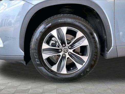 Used 2020 Toyota Highlander XLE FWD image 23