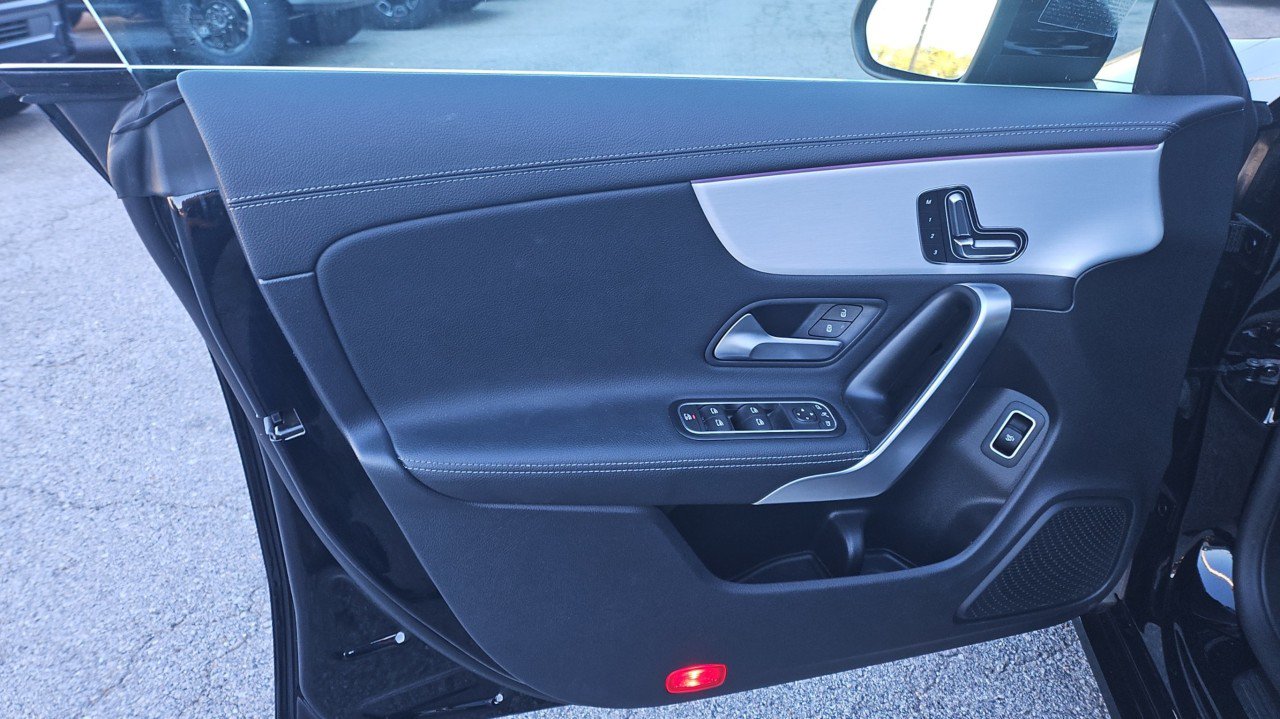 Used 2025 Mercedes-Benz CLA 250 image 10