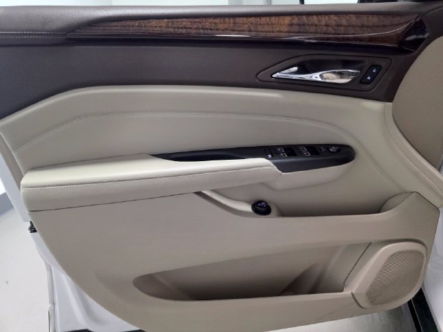 Used 2016 Cadillac SRX Luxury w/ Driver Awareness Package FWD image 10