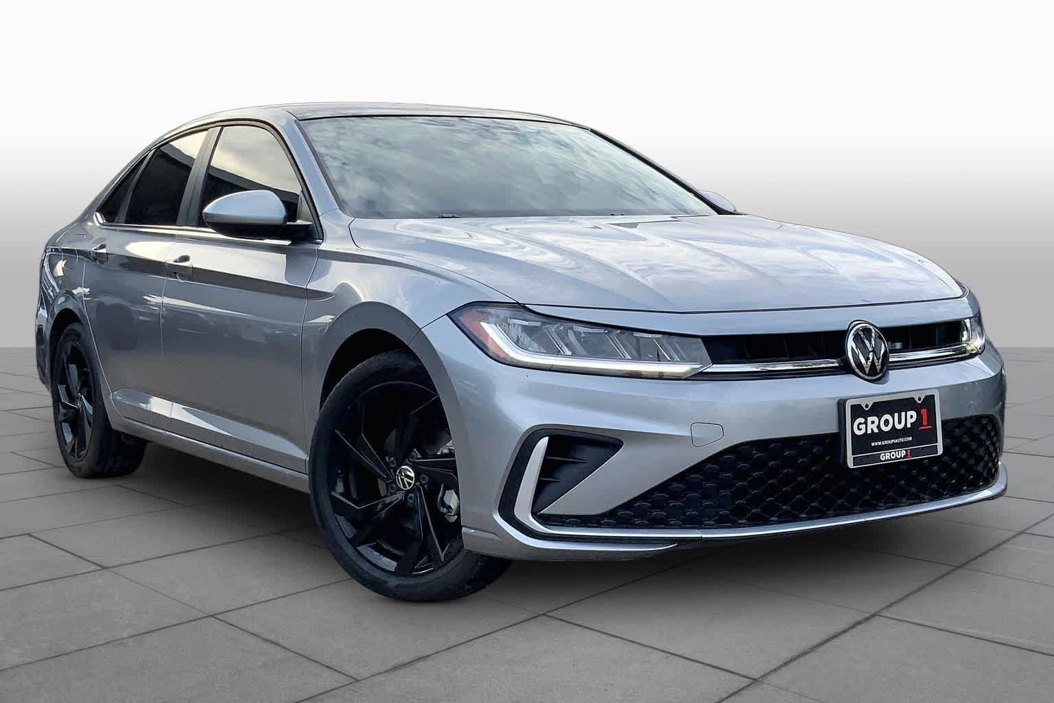 Used 2026 Volkswagen Jetta SE FWD image 3