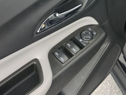 Used 2024 Chevrolet Equinox LS FWD image 28