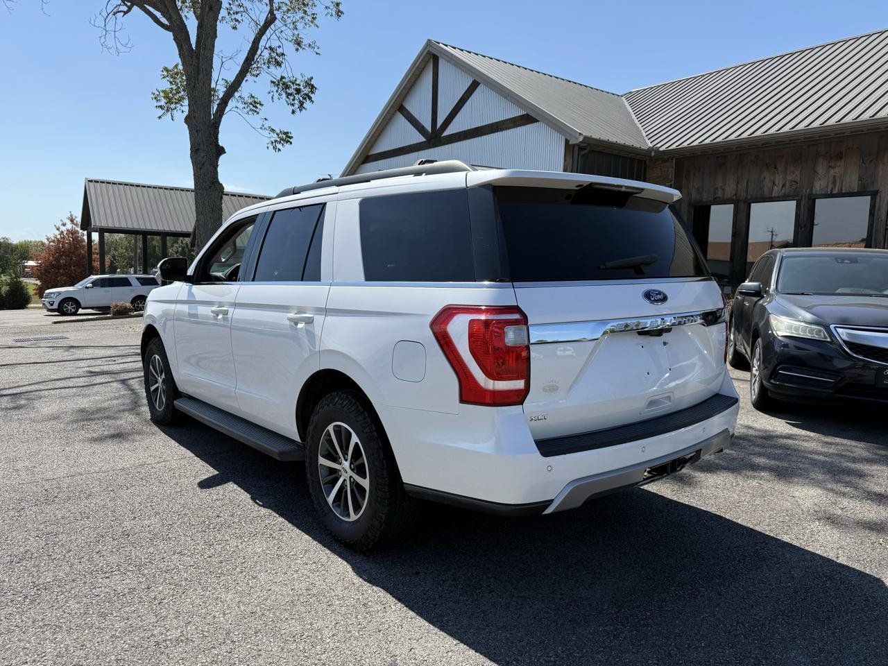 Used 2018 Ford Expedition XLT w/ Equipment Group 201A RWD image 3
