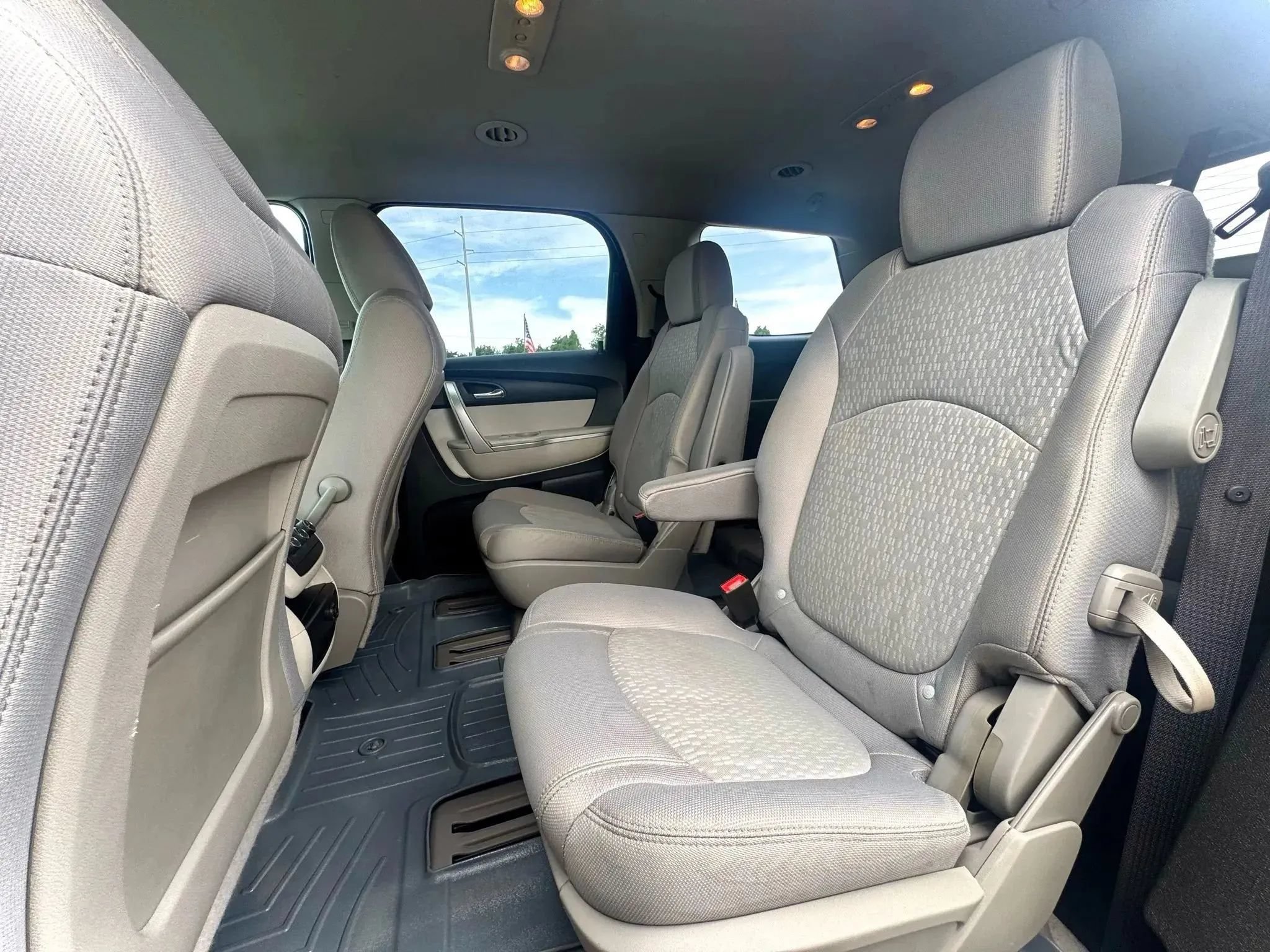 Used 2011 GMC Acadia SLE FWD image 19