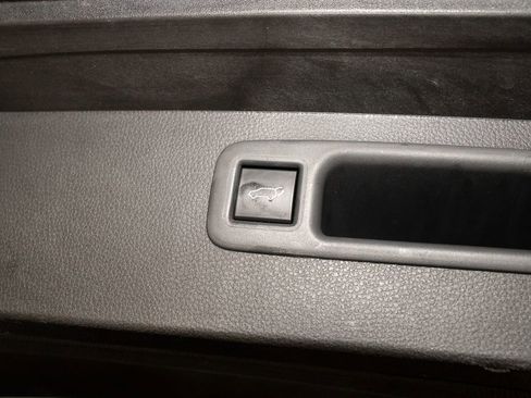 Certified 2023 Toyota Highlander XLE image 6