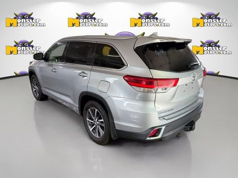 Used 2017 Toyota Highlander XLE AWD/4WD image 6