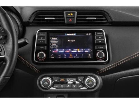 Used 2022 Nissan Versa SR FWD image 13