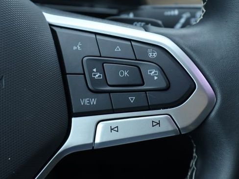 Certified 2025 Volkswagen Atlas SE image 25