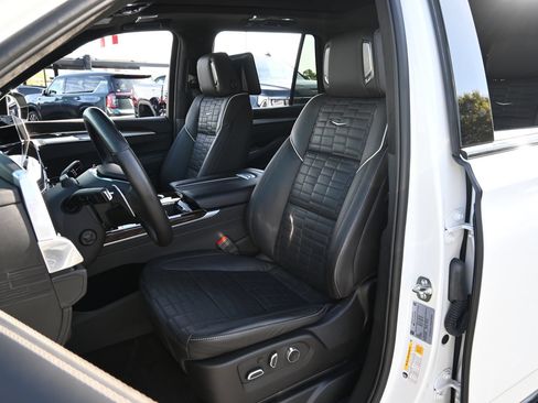 Used 2025 Cadillac Escalade Sport Platinum AWD/4WD image 18