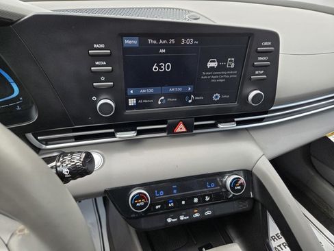 Used 2025 Hyundai Elantra Sport FWD image 9