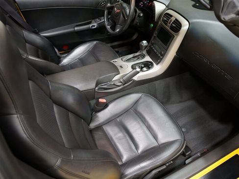 Used 2005 Chevrolet Corvette Coupe w/ Preferred Equipment Group RWD image 27