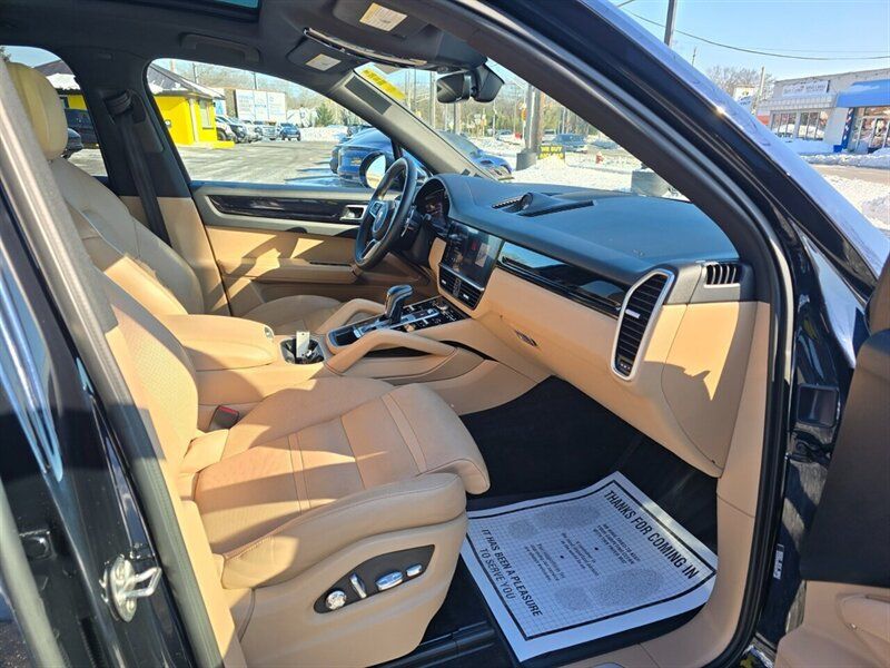 Used 2019 Porsche Cayenne AWD/4WD image 14