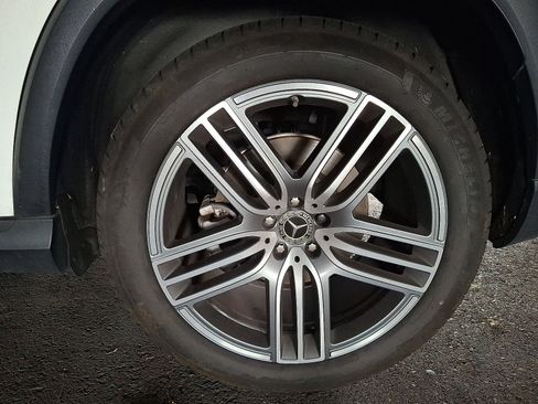 Used 2024 Mercedes-Benz GLS 450 4MATIC image 3
