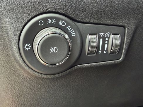 New 2026 Jeep Compass Latitude image 18