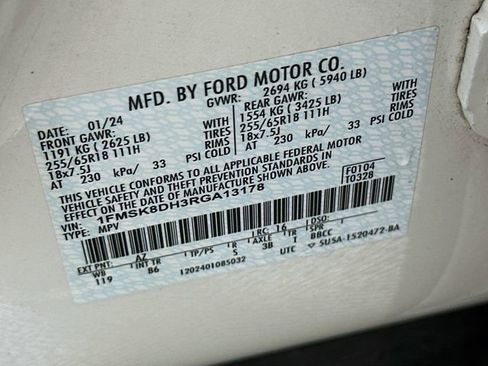 Used 2024 Ford Explorer XLT AWD/4WD image 38