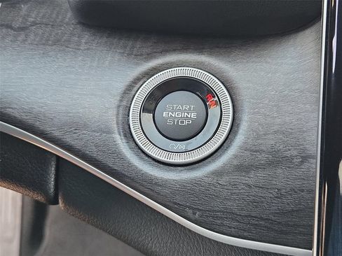 Used 2023 Jeep Grand Cherokee Limited RWD image 9