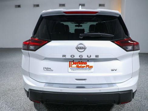 Used 2024 Nissan Rogue SV w/ SV Premium Package FWD image 8