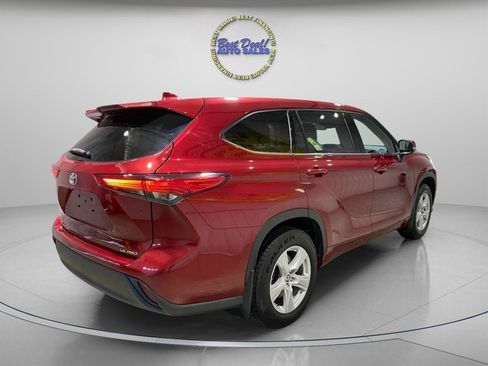 Used 2020 Toyota Highlander LE AWD/4WD image 4