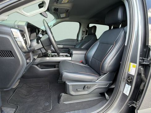 Used 2025 Ford F250 Lariat w/ Black Appearance Package image 5