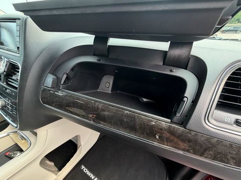 Used 2015 Chrysler Town & Country Touring-L w/ Driver Convenience Group FWD image 45
