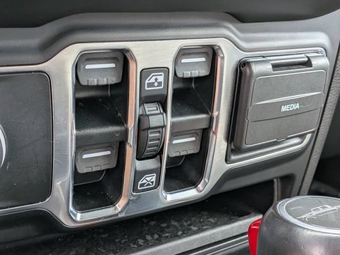 Used 2023 Jeep Gladiator Overland AWD/4WD image 32