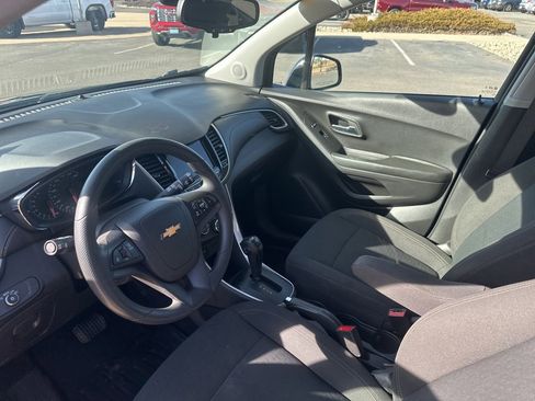 Used 2022 Chevrolet Trax LS w/ Tint and Cruise Package image 13