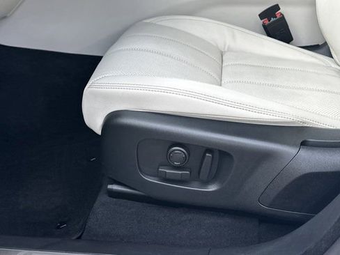 Used 2023 Land Rover Range Rover Velar R-Dynamic S image 11