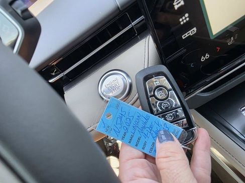 New 2025 Lincoln Nautilus Premier image 13