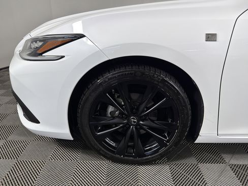 Used 2023 Lexus ES 250 w/ Accessory Package (Z1) image 5