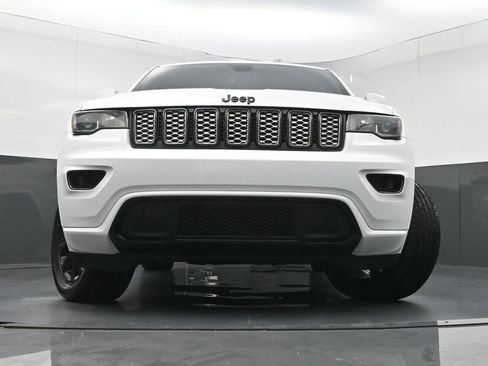 Used 2020 Jeep Grand Cherokee Altitude RWD image 25