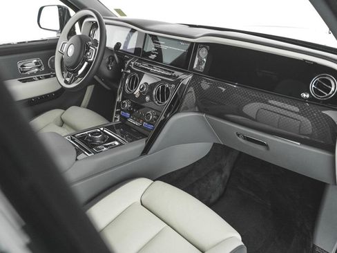 New 2025 Rolls-Royce Cullinan Black Badge image 34