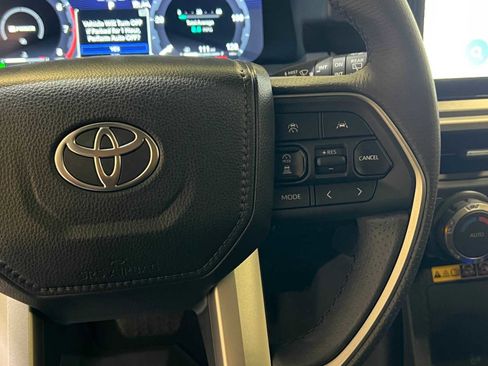 Certified 2025 Toyota 4Runner TRD Off-Road Premium image 21