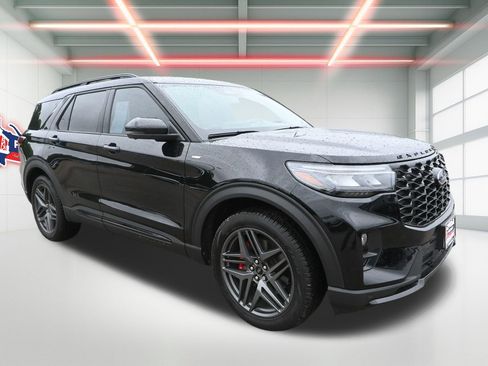 Used 2025 Ford Explorer ST-Line w/ Premium Package RWD image 4