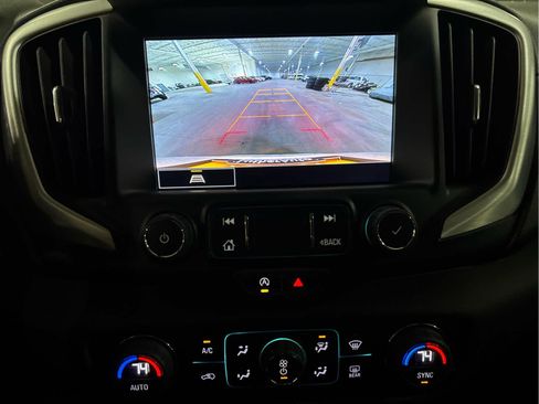 Used 2024 GMC Terrain SLT image 8