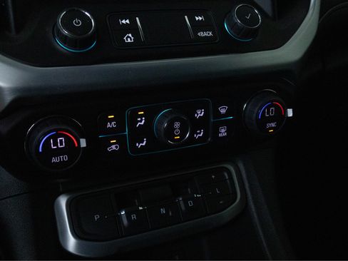 Used 2023 GMC Acadia SLT w/ Elevation Edition FWD image 14