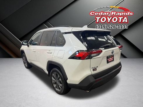 Used 2022 Toyota RAV4 XLE Premium image 3
