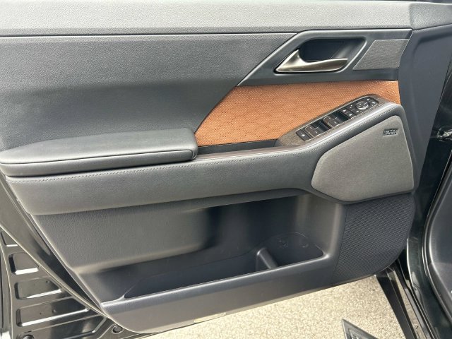 Used 2024 Lexus GX 550 w/ Accessory Package (Z1) AWD/4WD image 18