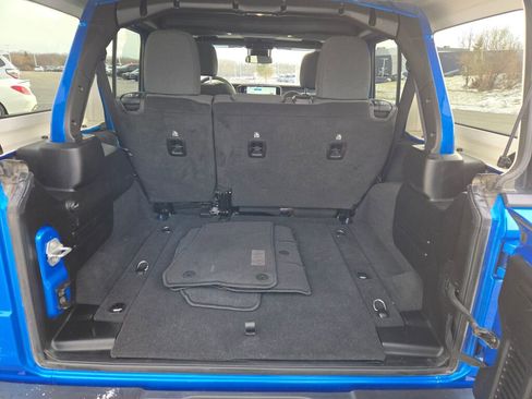 Used 2025 Jeep Wrangler Unlimited Rubicon AWD/4WD image 16