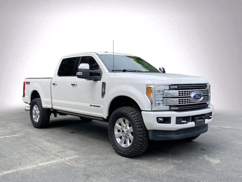 Used 2017 Ford F250 Platinum w/ Platinum Ultimate Package image 2