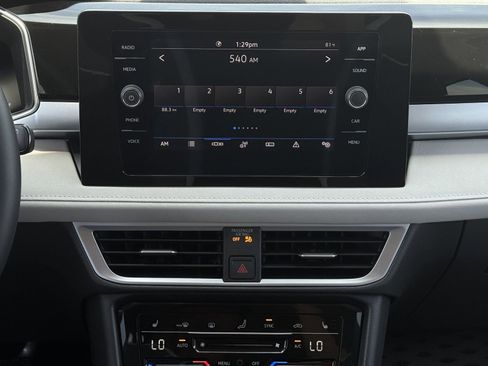 New 2025 Volkswagen Taos SE FWD image 18