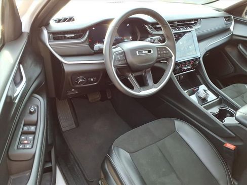 Used 2023 Jeep Grand Cherokee Limited w/ Luxury Tech Group II image 21