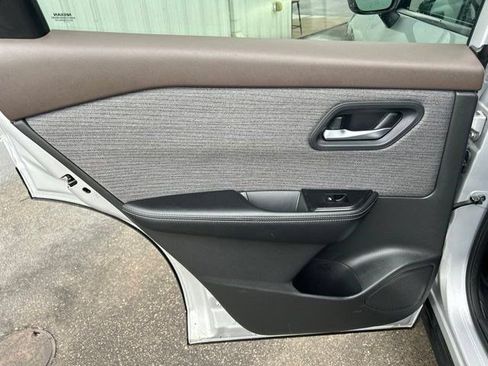 Used 2023 Nissan Rogue SV AWD/4WD image 38