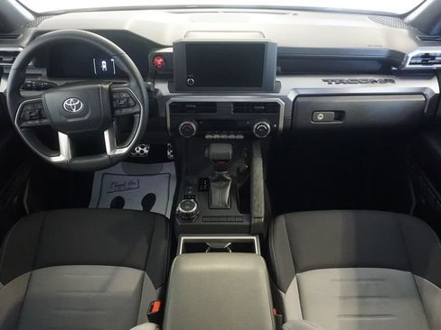 Used 2025 Toyota Tacoma TRD Sport AWD/4WD image 26