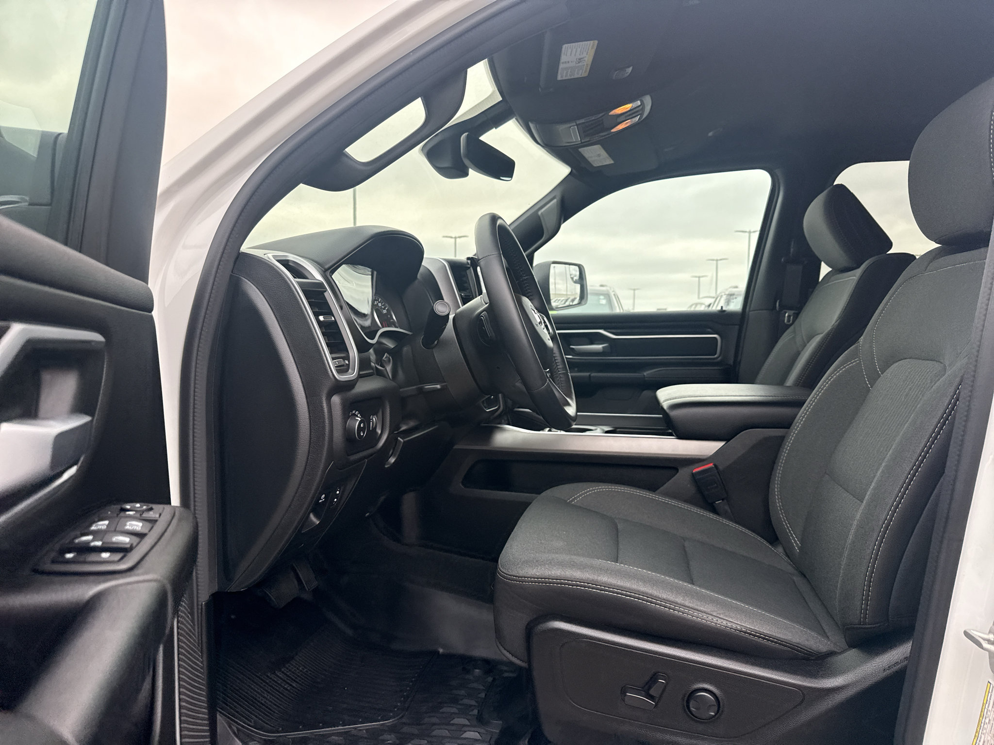 Used 2023 RAM 1500 Big Horn AWD/4WD image 4