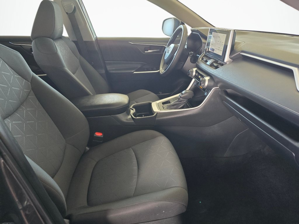 Used 2025 Toyota RAV4 XLE AWD/4WD image 43