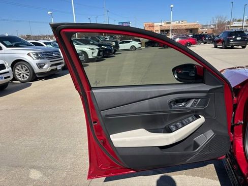 Used 2025 Honda Accord Touring image 10