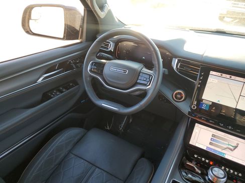 Used 2023 Jeep Grand Wagoneer Series III w/ Quick Order Packagew 28T image 17