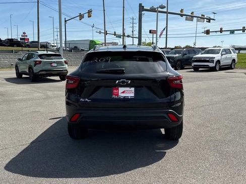 New 2026 Chevrolet Trax LT w/ Driver Confidence Package FWD image 5
