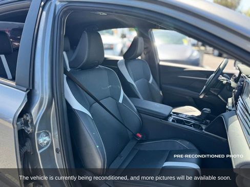 Used 2025 Toyota Camry SE w/ Convenience Package FWD image 15